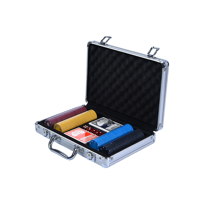 เคสชุดชิปโป๊กเกอร์อลูมิเนียมพื้นผิวสีดำพร้อมอุปกรณ์เสริม
